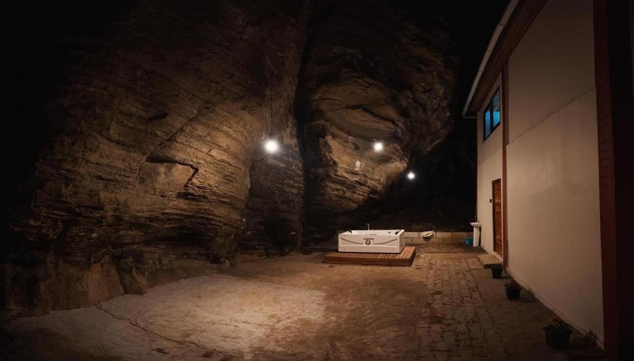 Hotel Cave Hill By Ferns Āīzawl Esterno foto